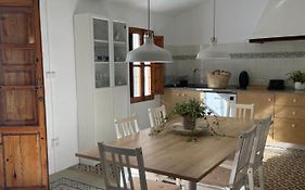 Encantadora casa con terraza a un minuto de la playa